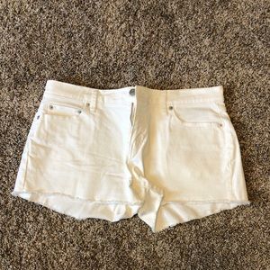 *NWOT*Gap 1969 White Jean Short size 29